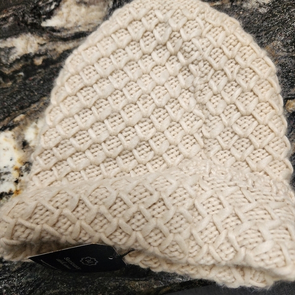 Magnolia and Vine ladies knit winter hat NWT - Picture 2 of 3